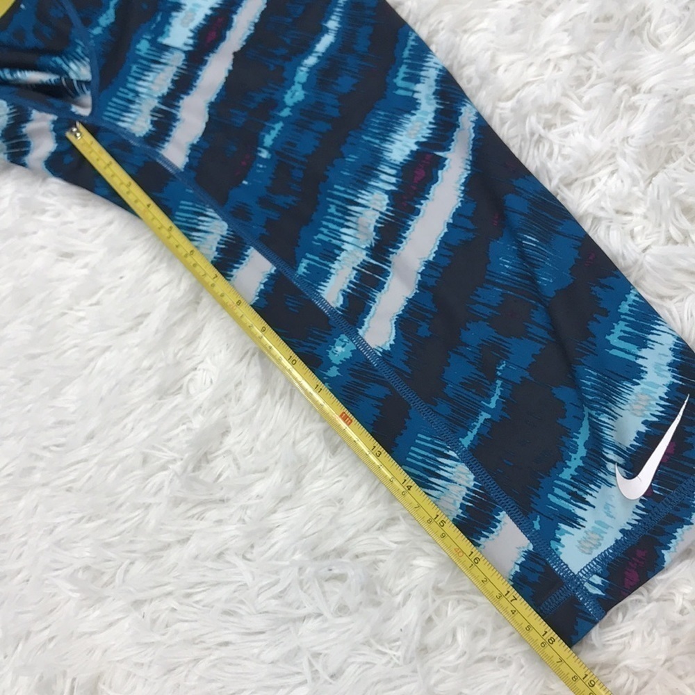 Nike Pro Capri Leggings - Picture 3 of 7